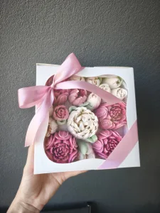 Kwiaty w pudełku 18×18 cm